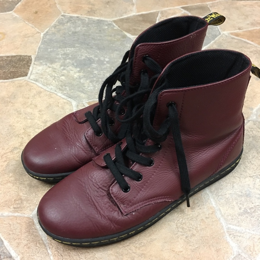 Doc Dr. Martens maroon women’s 9